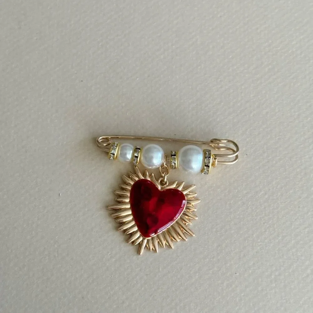 Red Heart Brooch M1456